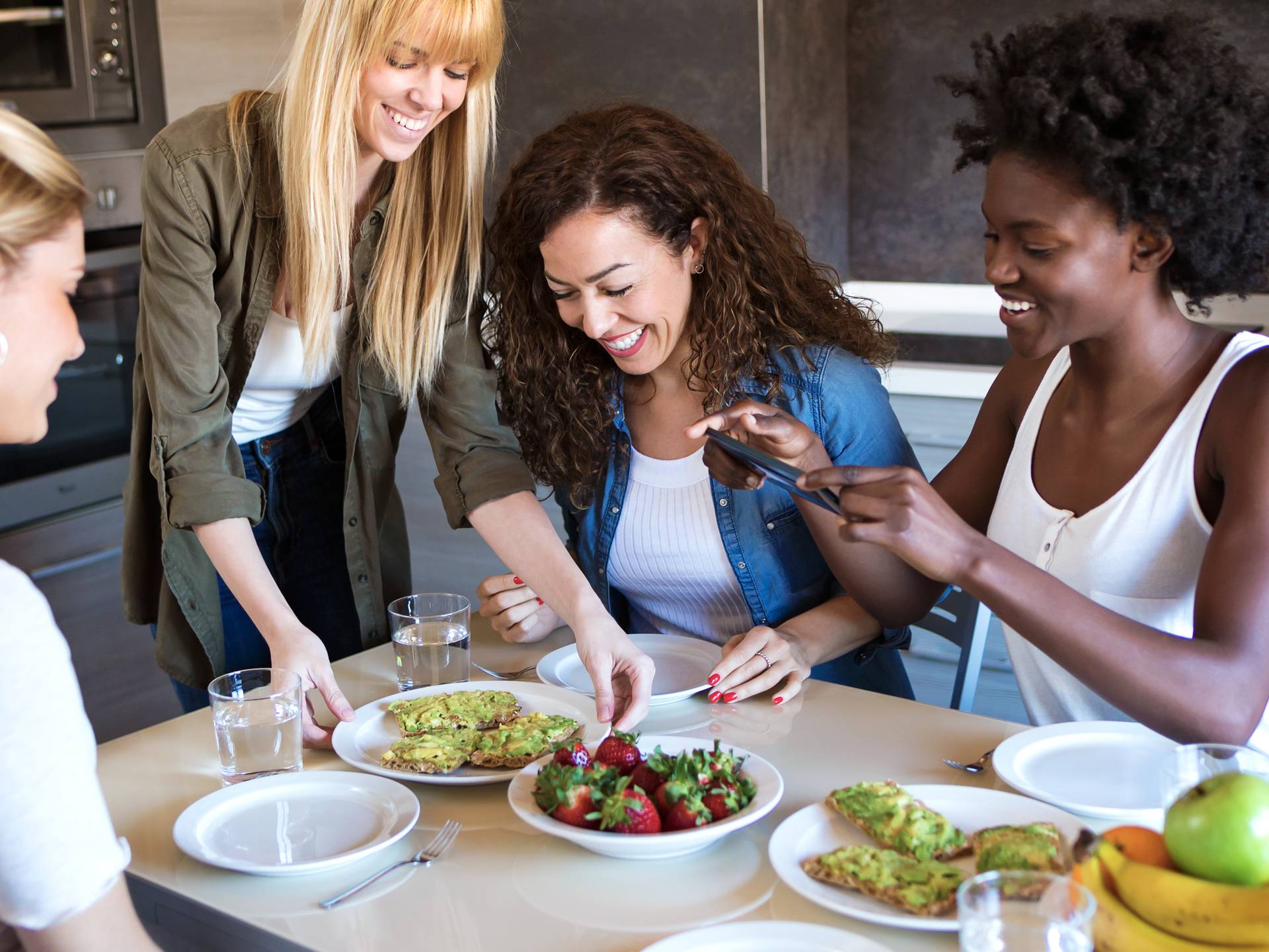 girls having healthy lunch